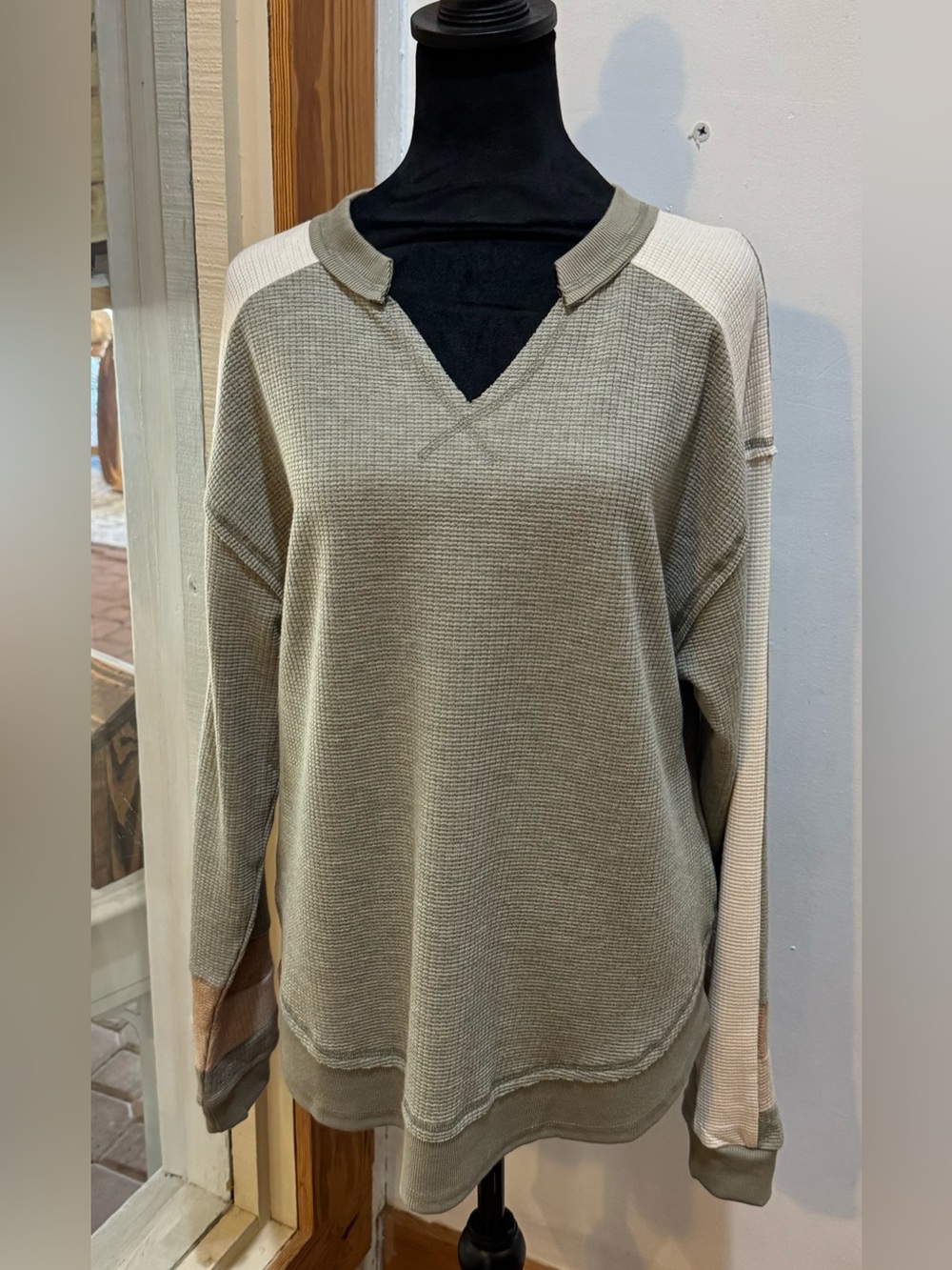 Men's Lightweight V-Neck Waffle Knit Sweater - Olive & Cream